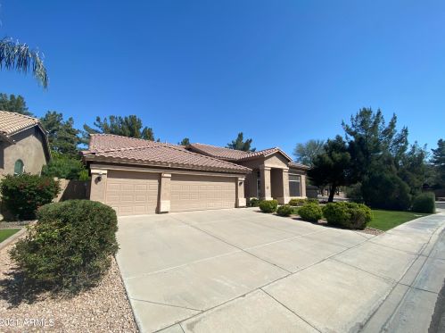 702 Stanford Ave, Gilbert, AZ 85233-2624