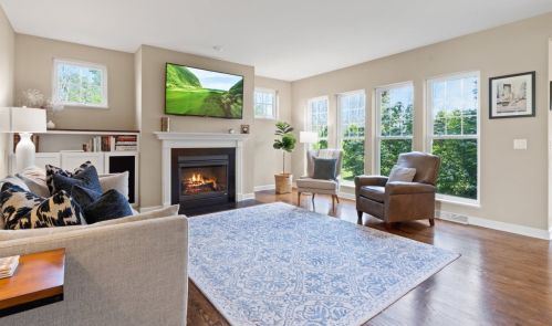 1465 Glen Oaks Ln, Thiensville WI  53092-2954 exterior