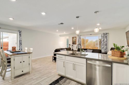4073 Lake Blvd, Oceanside CA  92056-4604 exterior
