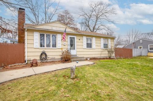 10 Amherst Ave, Coventry, RI 02816-4242
