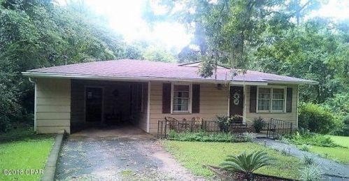 2959 Park St, Marianna, FL 32446-3187