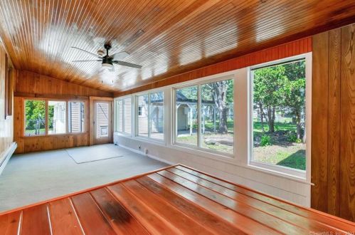 11 Bristol Rd, Windsor Locks CT  06096-2009 exterior