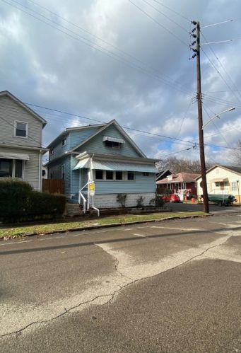 1919 4th Ave, Beaver Falls, PA 15010-3916