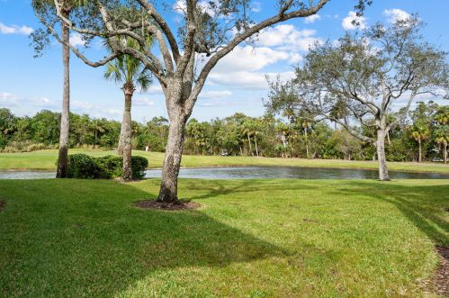 29 Plantation Dr, Vero Beach, FL 32966-8222