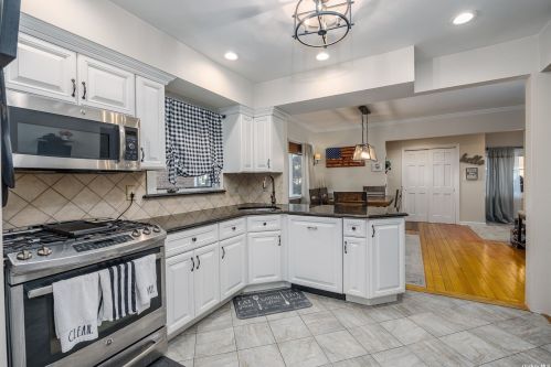 2532 Washington Blvd, North Bellmore NY  11710-2643 exterior