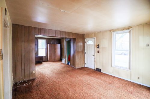 16863 5th St, Centerville, WI 54630-8085