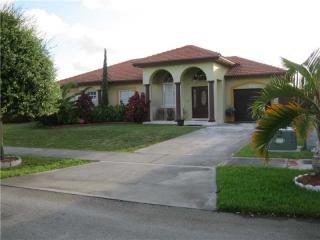 7048 4th Ct, Hialeah, FL 33014-4939