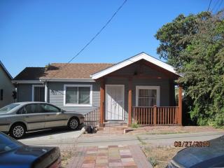 6219 Outlook Ave, Oakland, CA 94605-1821