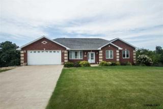 17499 Alan Jackson Dr, Dubuque, IA 52002-9531