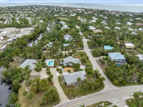 1220 Junonia St, Sanibel FL  33957-6716 exterior