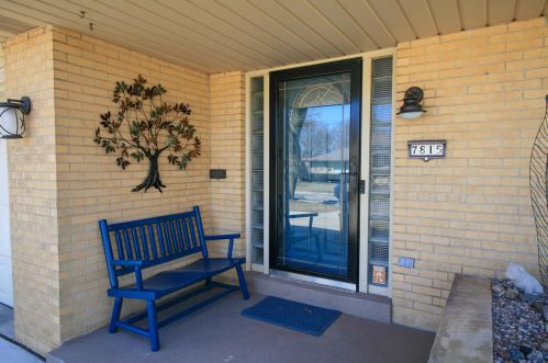 7815 Manitoba St, Milwaukee, WI 53219-2741