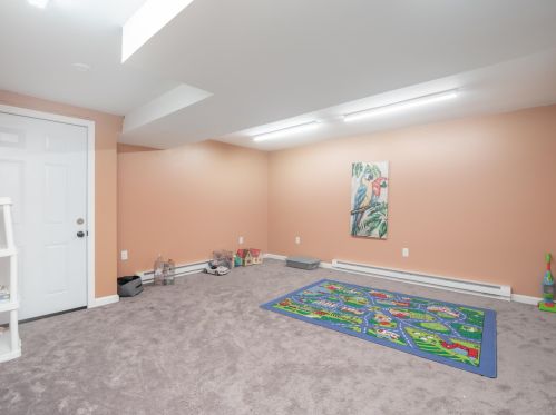 17 Atherton Ln, Amherst NH  03031-3064 exterior