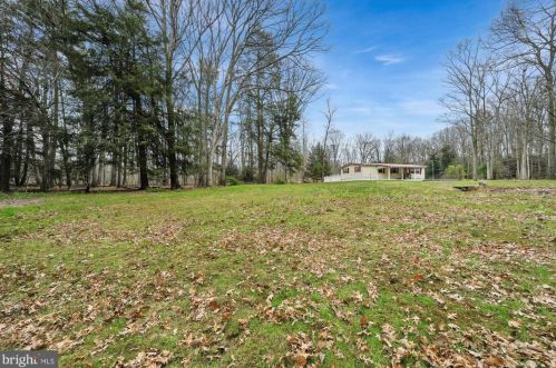 27 Wood Ln, Lincoln Colliery, PA 17963-8321