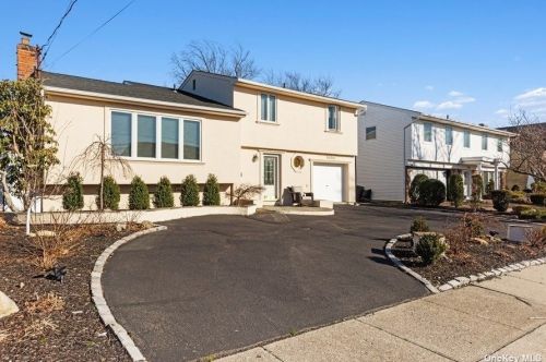 3059 Susan Rd, North Bellmore, NY 11710-5223