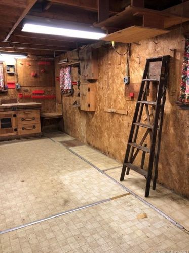 7 Hamilton Ct, Norwich CT  06360-4811 exterior