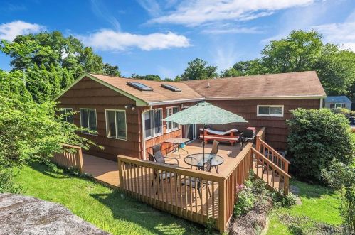 54 London Ln, Stamford, CT 06902-1618