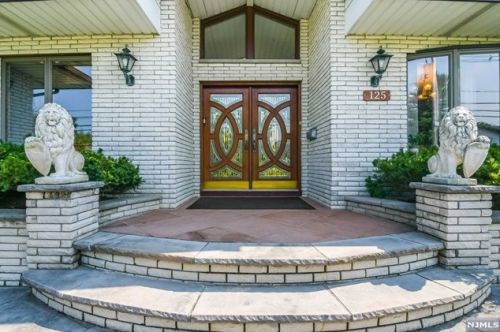125 Charlotte Pl, Englewood, NJ 07632-2618