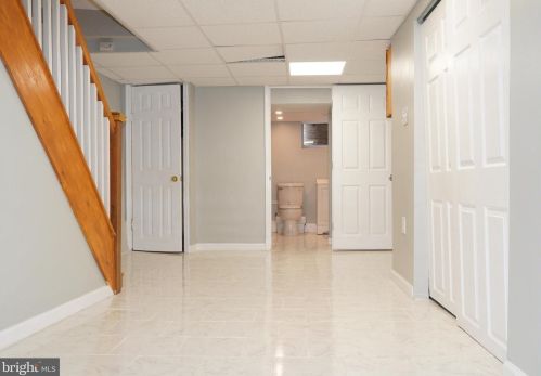 6156 Lindbergh Blvd, Philadelphia PA 19153-3018 exterior