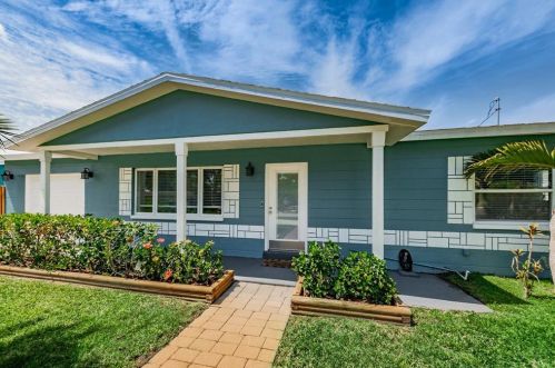 5711 57th Ave, Saint Petersburg, FL 33709-2033