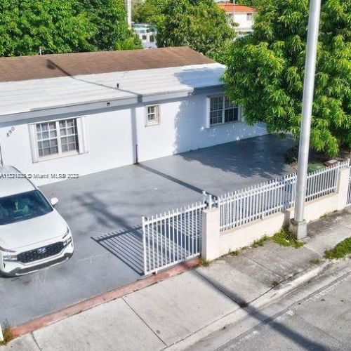 890 10th Ave, Hialeah, FL 33010-4646