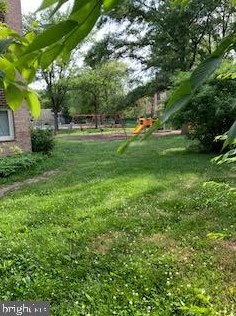 8001 Chanute Pl, Falls Church VA  22042-1159 exterior