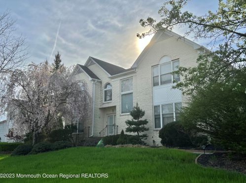 50 Amagansett Dr, Morganville, NJ 07751-1184