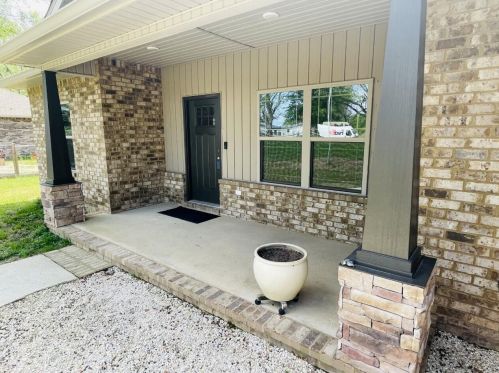 7149 Springhill Rd, Milton, FL 32570-9759