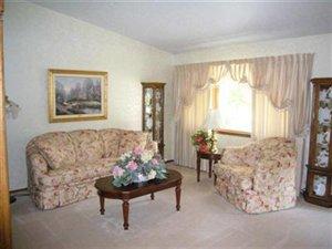 462 Waterbury Dr, Willoughby, OH 44095-1227