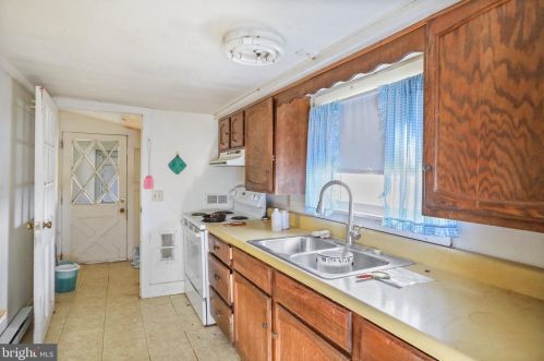 33456 Old Valley Pike, Strasburg VA  22657-3702 exterior