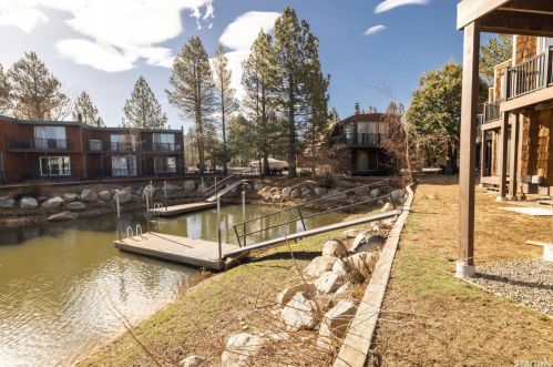 2071 Venice Dr, South Lake Tahoe, CA 96150-6710