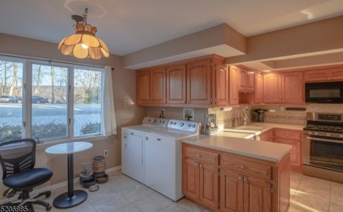 22 Crag Pl, Skyline Lakes NJ  07456-1814 exterior