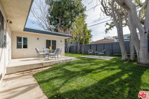 18004 Collins St, Van Nuys CA 91316-1032 exterior