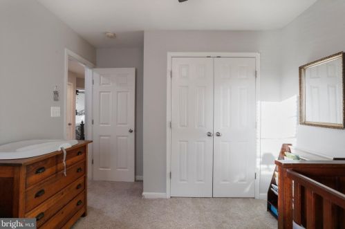 95 Butler St, Charles Town WV  25414-5566 exterior