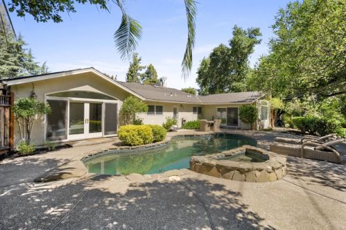 18931 Fernbrook Ct, Saratoga CA  95070-3424 exterior