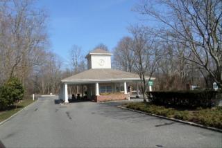 3002 Willow Pond Dr, Northampton, NY 11901-7206