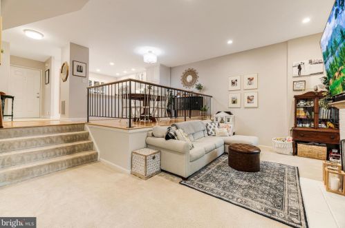 11710 Dry River Ct, Herndon VA  20191-2964 exterior