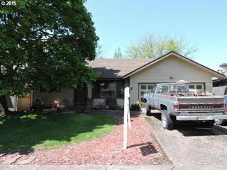 698 Granite Pl, Springfield, OR 97477-3608