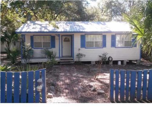 611 Avenue C, Carrabelle, FL 32322-4570