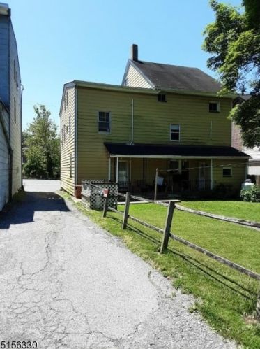 237 Water St, Belvidere NJ  07823-1219 exterior
