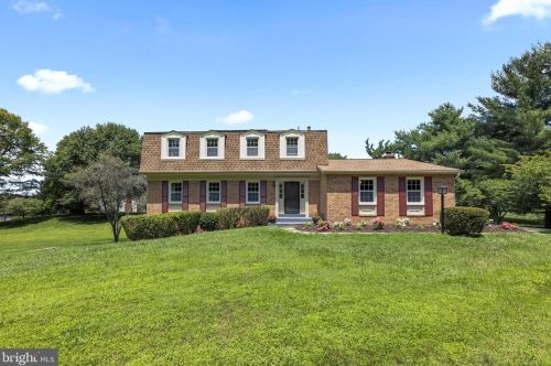 10906 Equestrian Ct, Herndon, VA 20190-5405