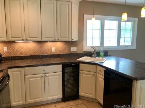 75 Cemetery Rd, Colchester CT  06415-2406 exterior