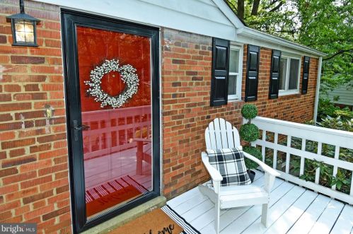 7203 Arthur Dr, Falls Church, VA 22046-3713