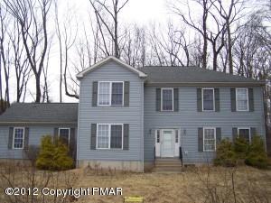 4009 Crest View Dr, Stroudsburg, PA 18360-9050