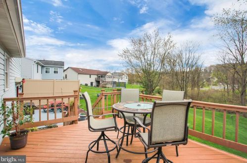 5805 Hillsborough Ct, Harrisburg PA  17111-4736 exterior