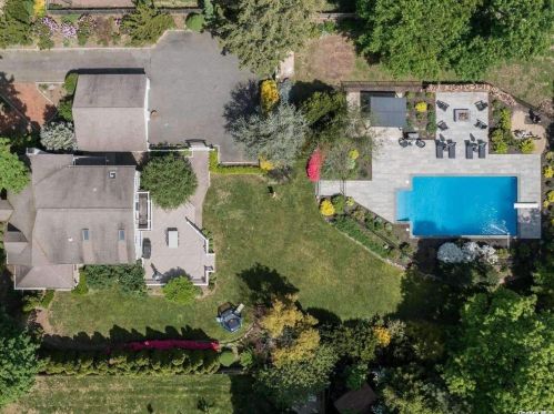 20 Cedar Rd, Elwood NY  11731-4636 exterior