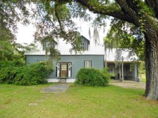609 1st St, Trenton, FL 32693-4226