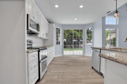 613 Tahoe St, Manteca CA  95337-6860 exterior