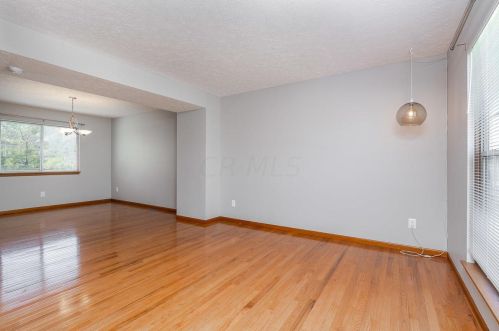 432 Barrington Rdg, Pataskala, OH 43062-8129