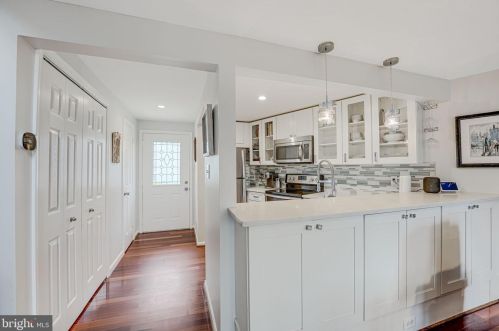 2100 Whisperwood Gln Ln, Herndon VA  20191-4117 exterior