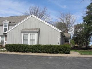 8107 Halsey St, Shawnee Mission KS  66215-2722 exterior